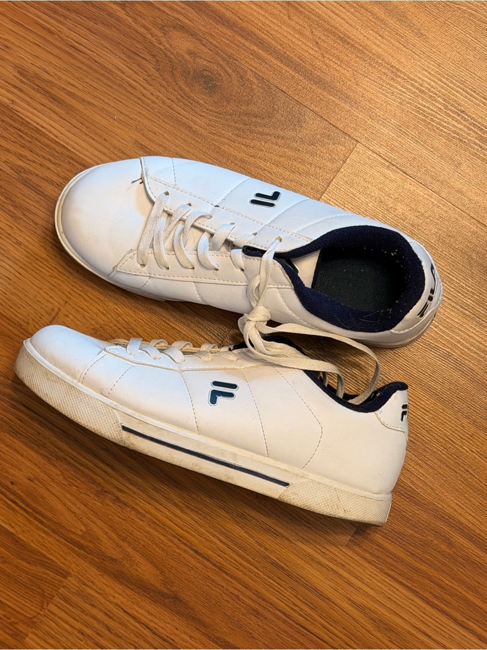Fila Men's White Low-Top Sneakers with Navy Trim